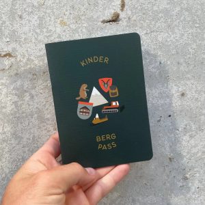 Roadtyping | Kinder Bergpass – Spielerischer Wanderpass für kleine Entdecker | Motivation & Spaß am Berg